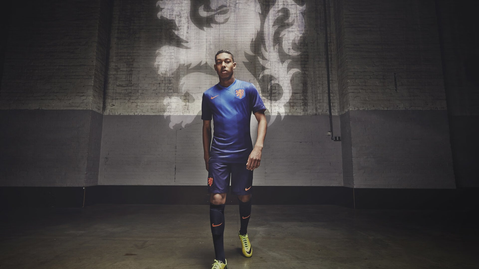 面对强敌，球队积极备战，力求好成绩，面对强队不惧怕